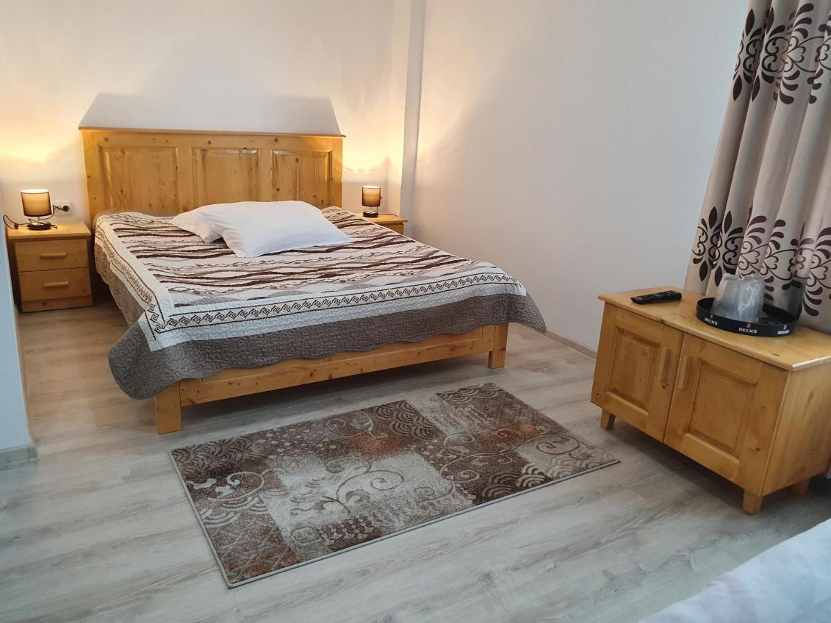 Milostea Pensiunea Ronicson מראה חיצוני תמונה